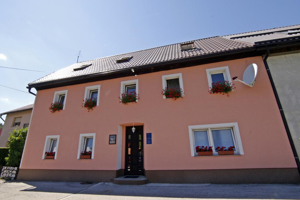 Apartment House Lalita Fužine Exteriör bild